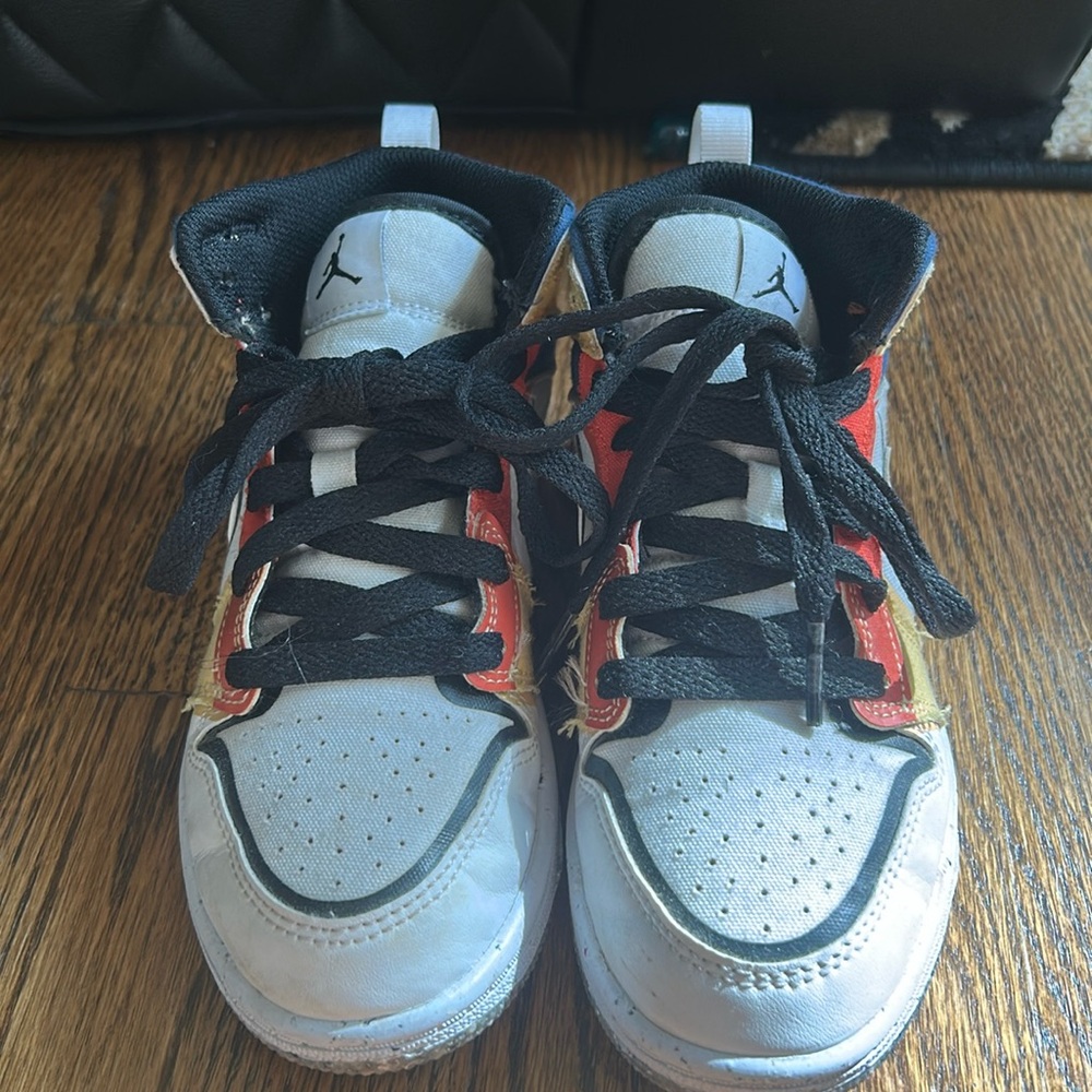 Nike Jordan 1Y tennis shoes